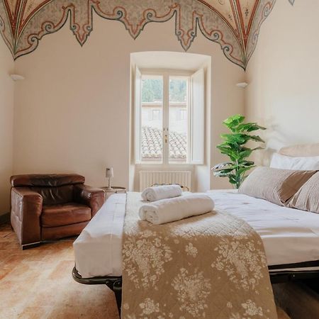 Sotto Gli Affreschi Del 1800 Con Colazione Inclusa Assisi Exterior foto