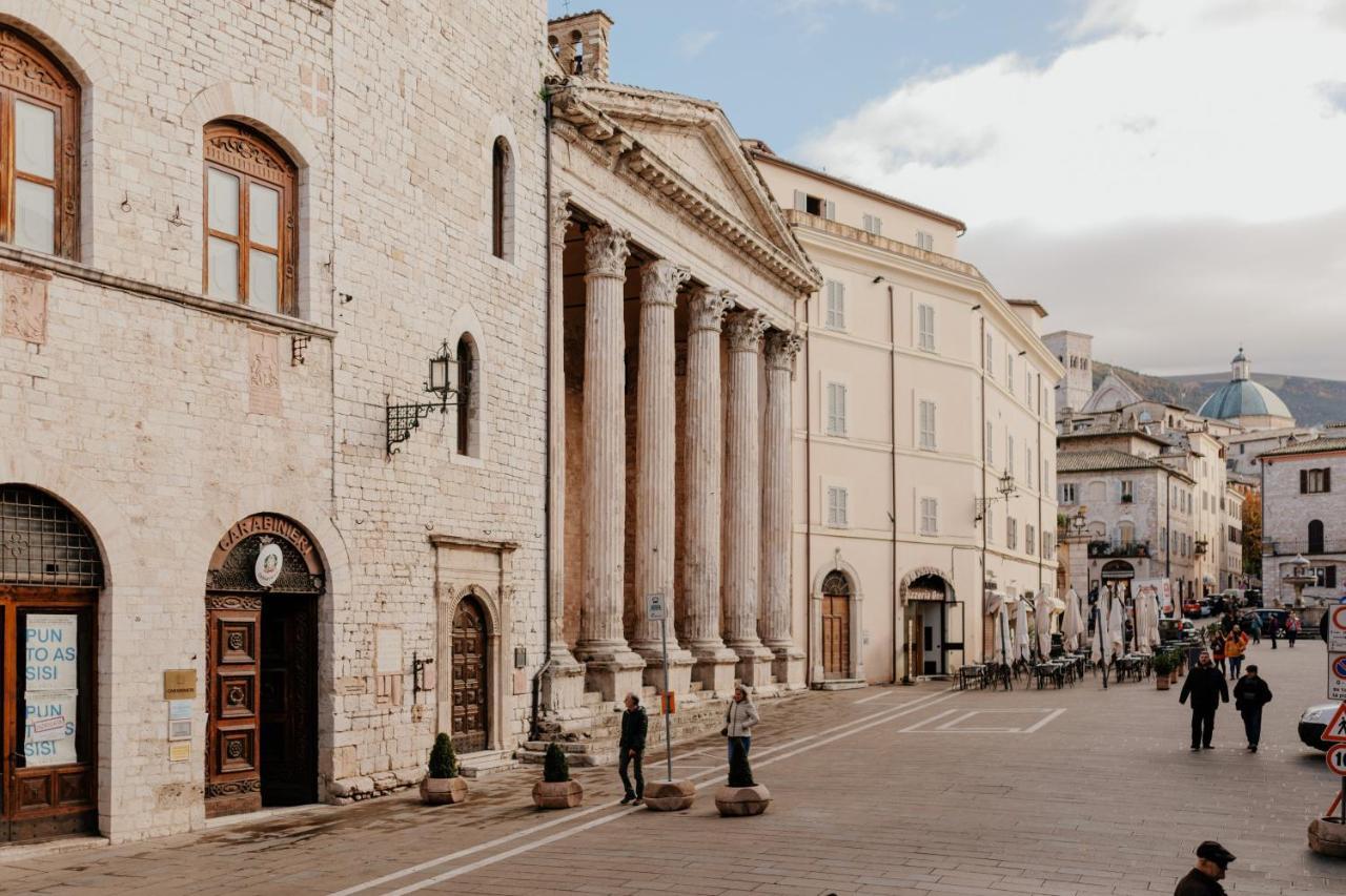 Sotto Gli Affreschi Del 1800 Con Colazione Inclusa Assisi Exterior foto