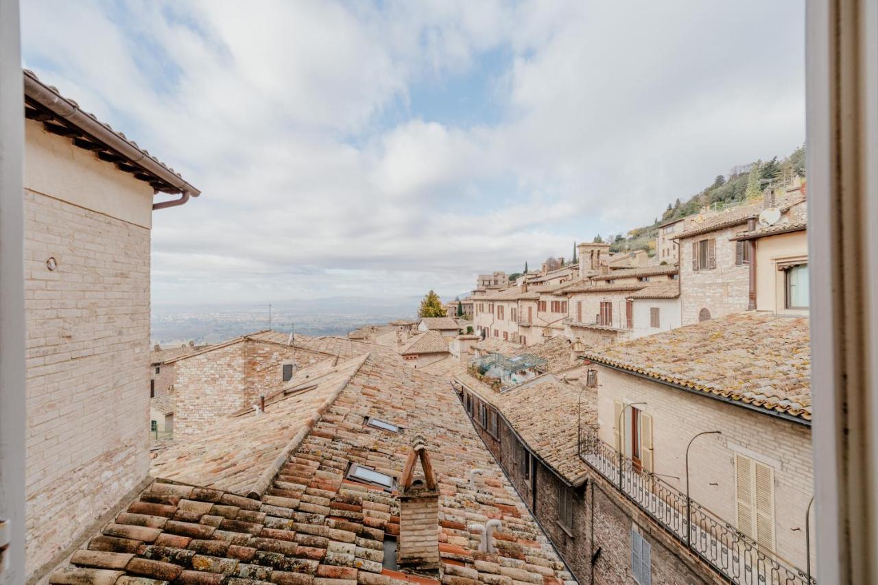 Sotto Gli Affreschi Del 1800 Con Colazione Inclusa Assisi Exterior foto